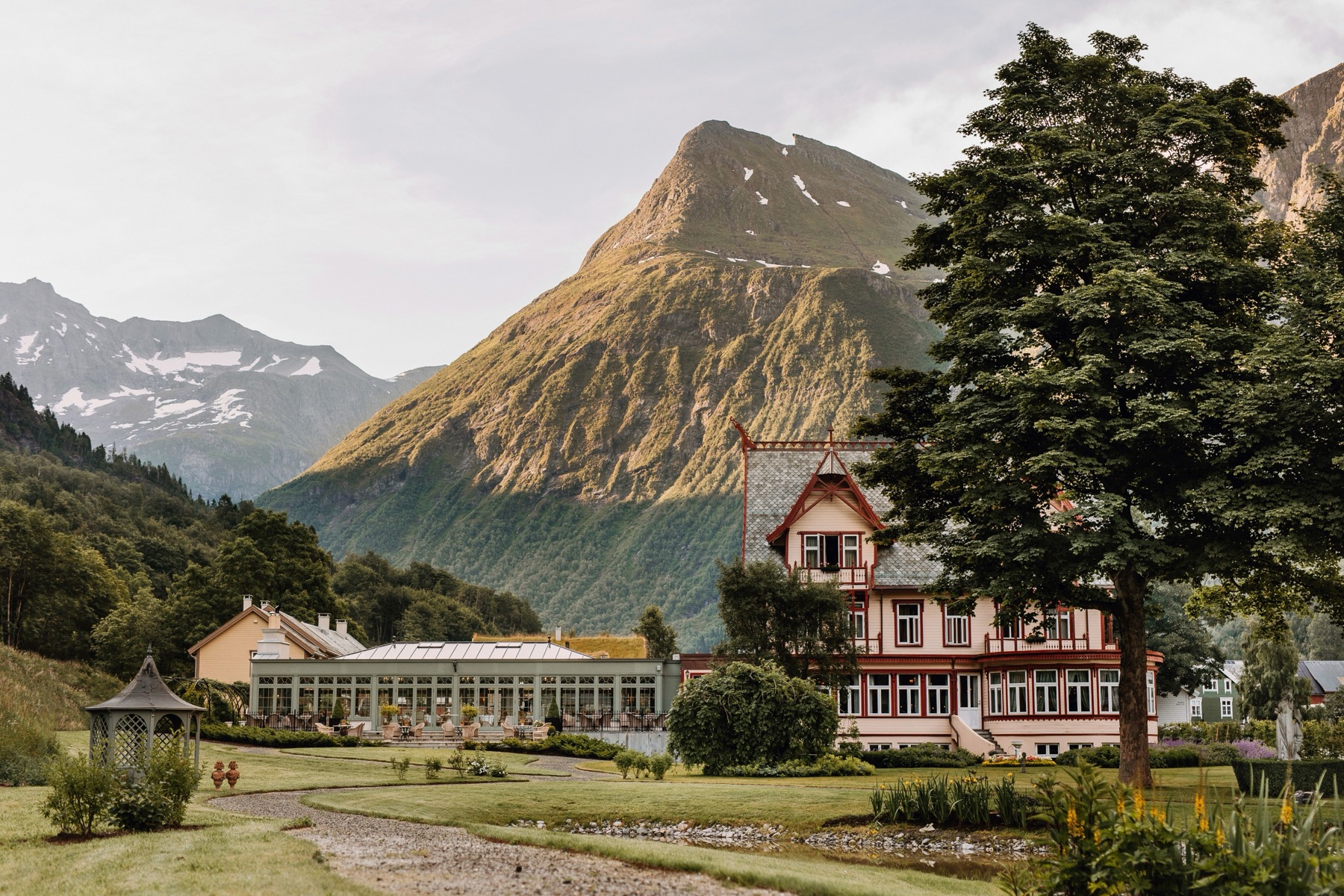 Hotel Union Øye, Norway — a heritage house beneath the Sunnmøre Alps